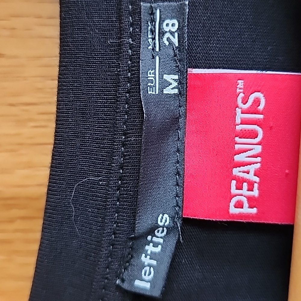 Peanuts Snoopy Medium Black T- Shirt - Picture 3 of 4